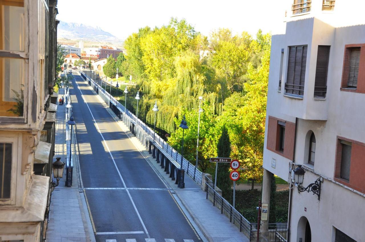 Puente Sobre El Ebro Appartement Logroño Buitenkant foto